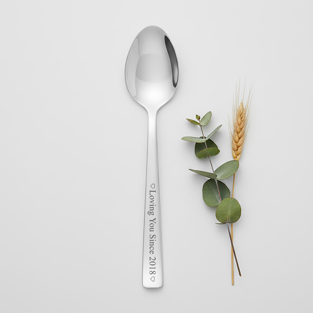 Dessertlepel graveren met eigen ontwerp, ideaal voor unieke geschenken.